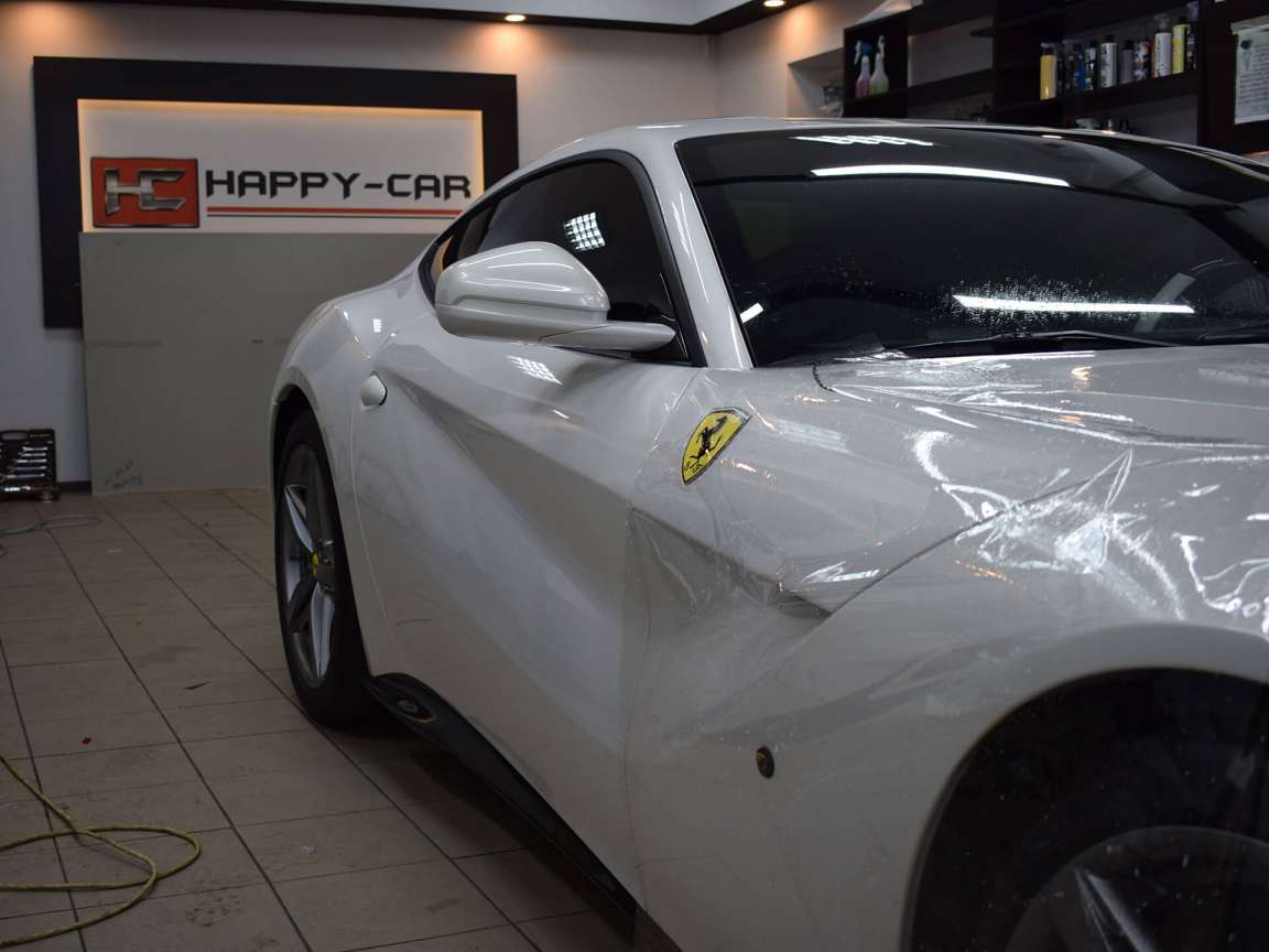 Защитная антигравийная пленка на Ferrari