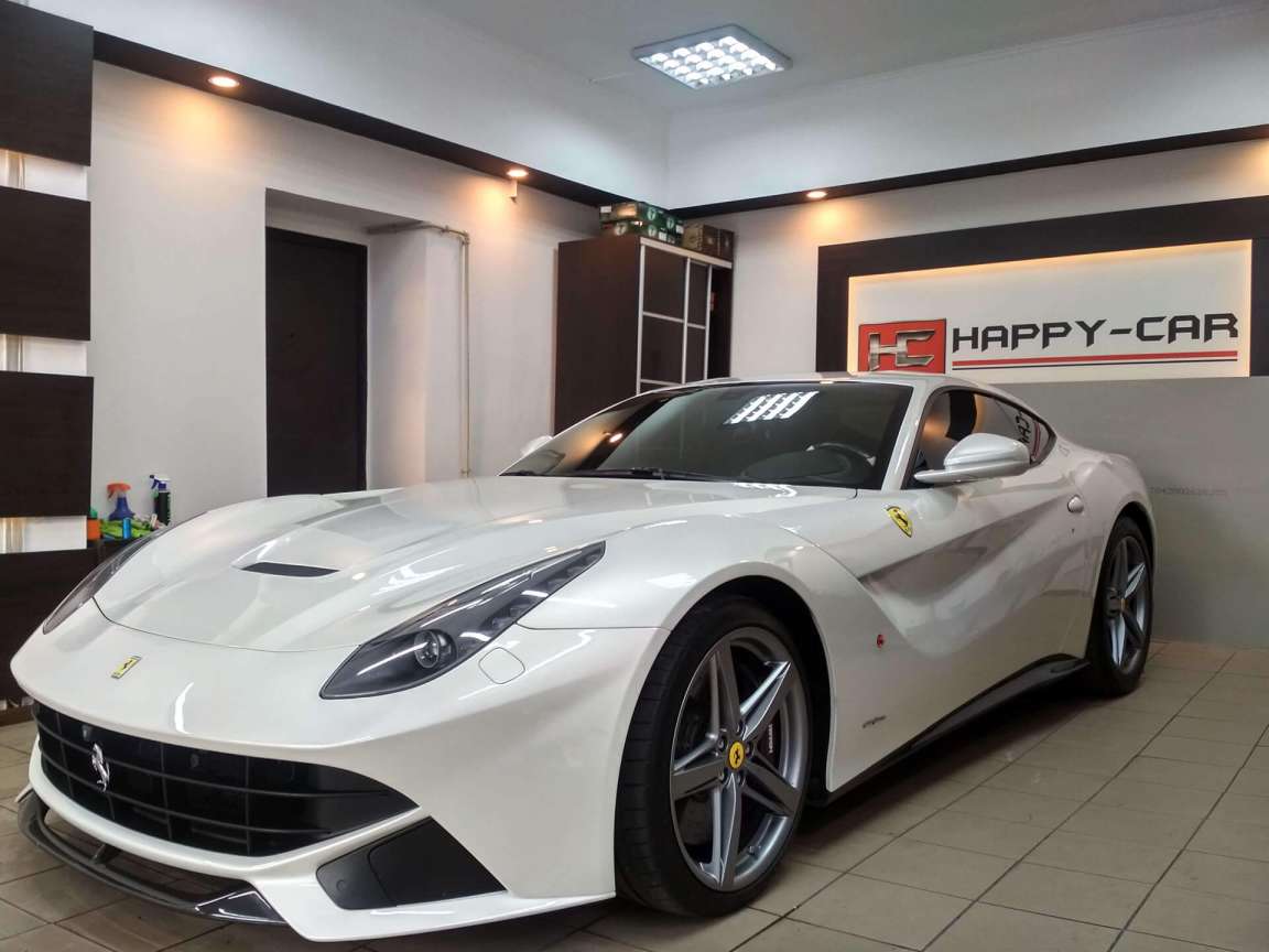 Защитная антигравийная пленка на Ferrari