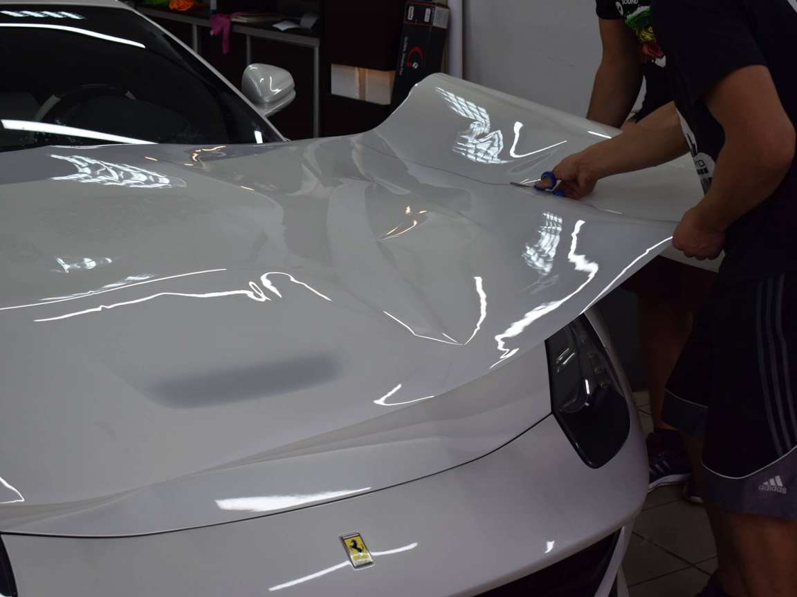 Защитная антигравийная пленка на Ferrari