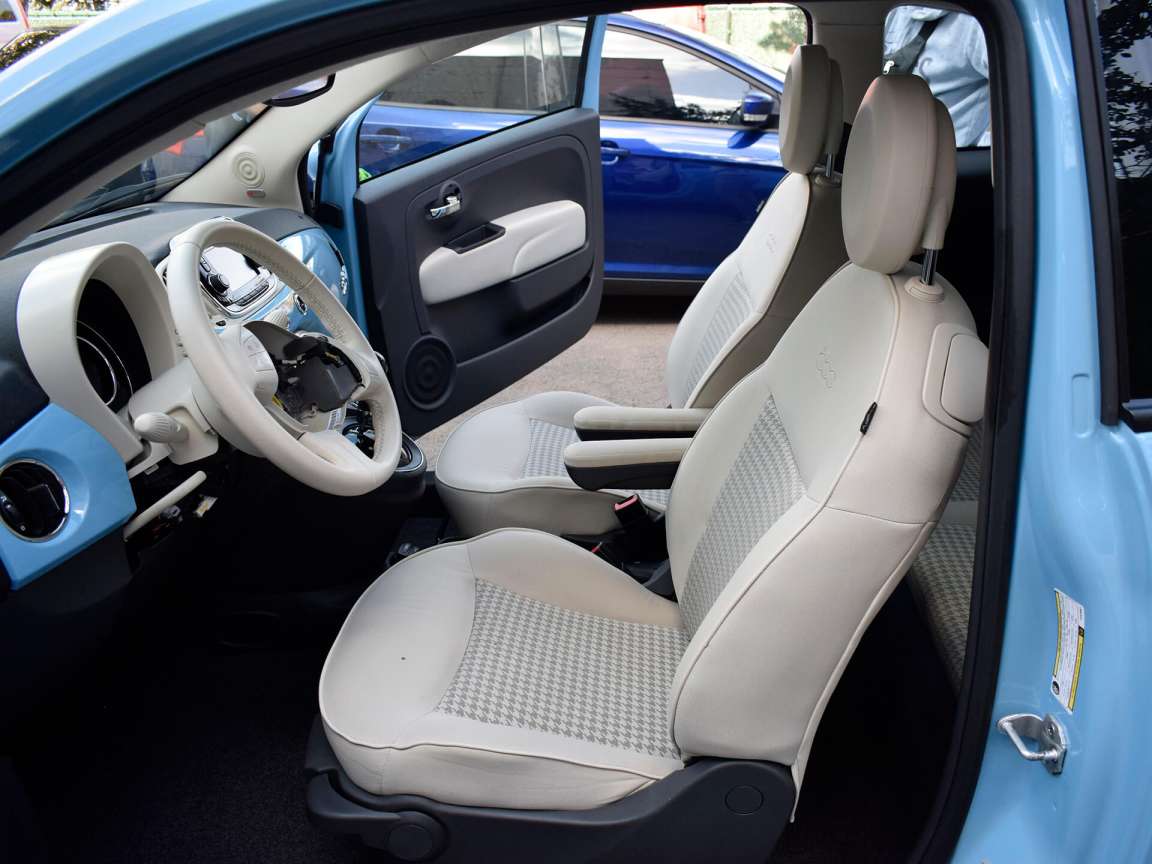 Fiat 500 C детейлінг хімчистка