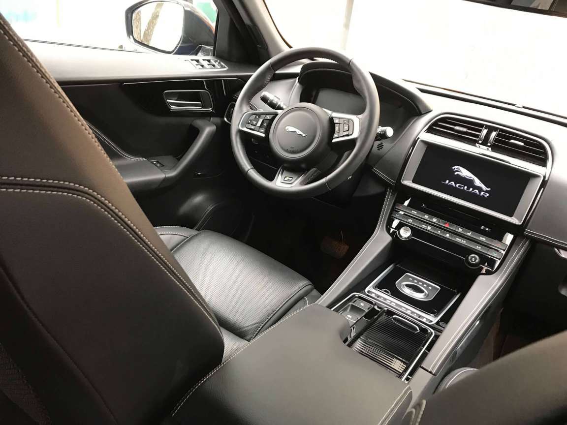 Jaguar F-PACE подготовка к зиме