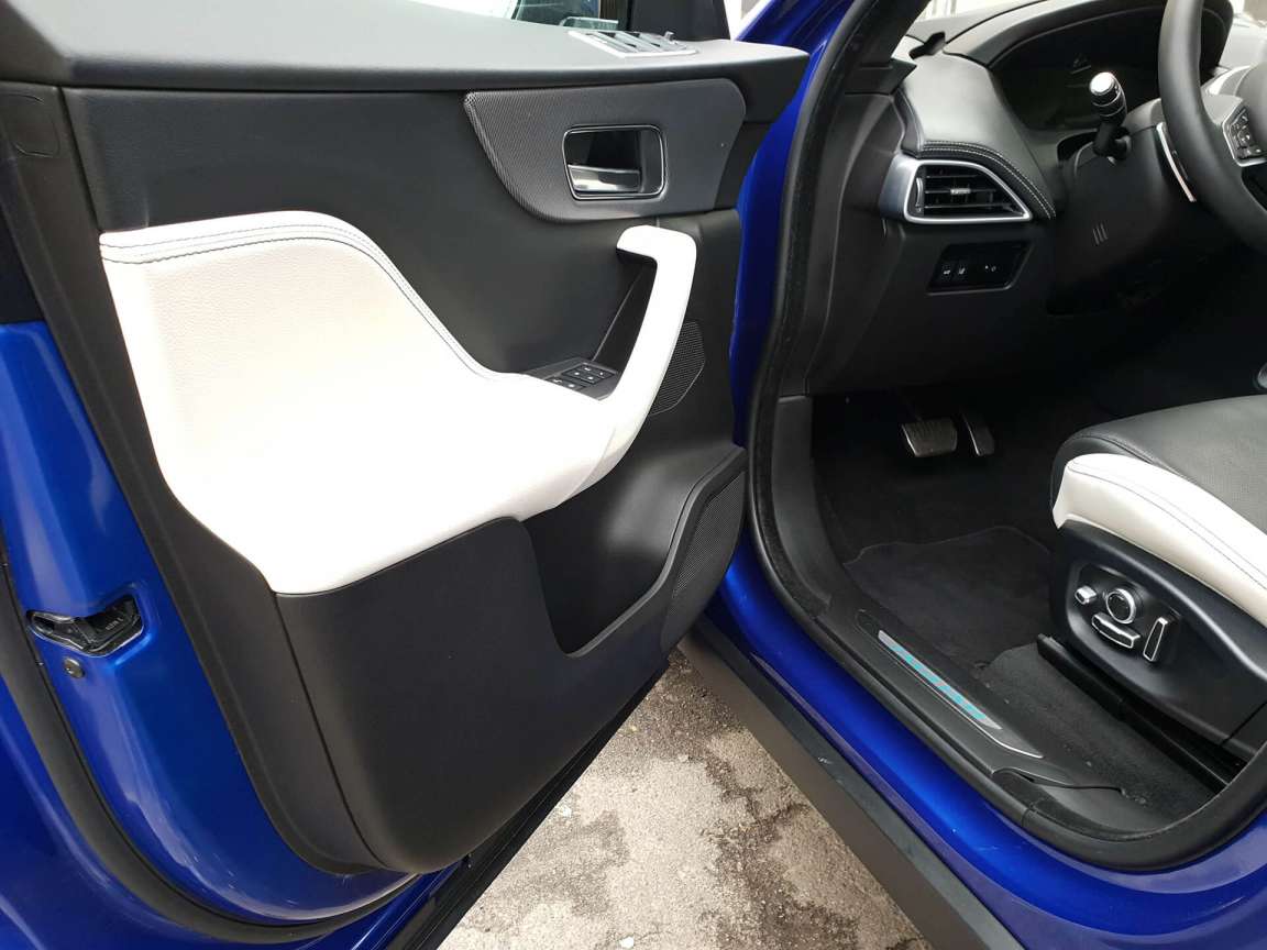 Jaguar F-Pace полное восстановление салона