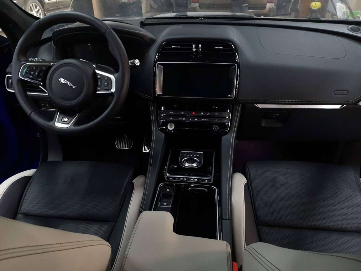 Jaguar F-Pace полное восстановление салона