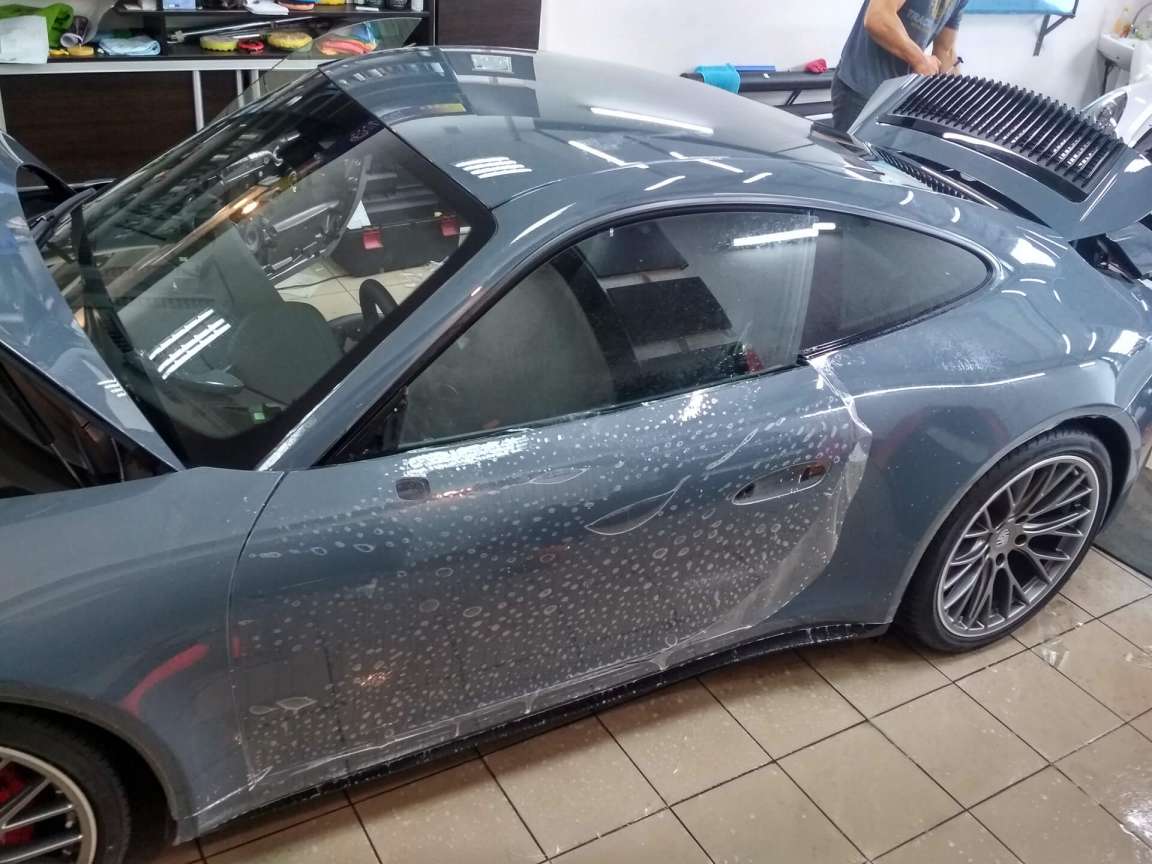 Porsche Carrera оклейка в антигравийную пленку