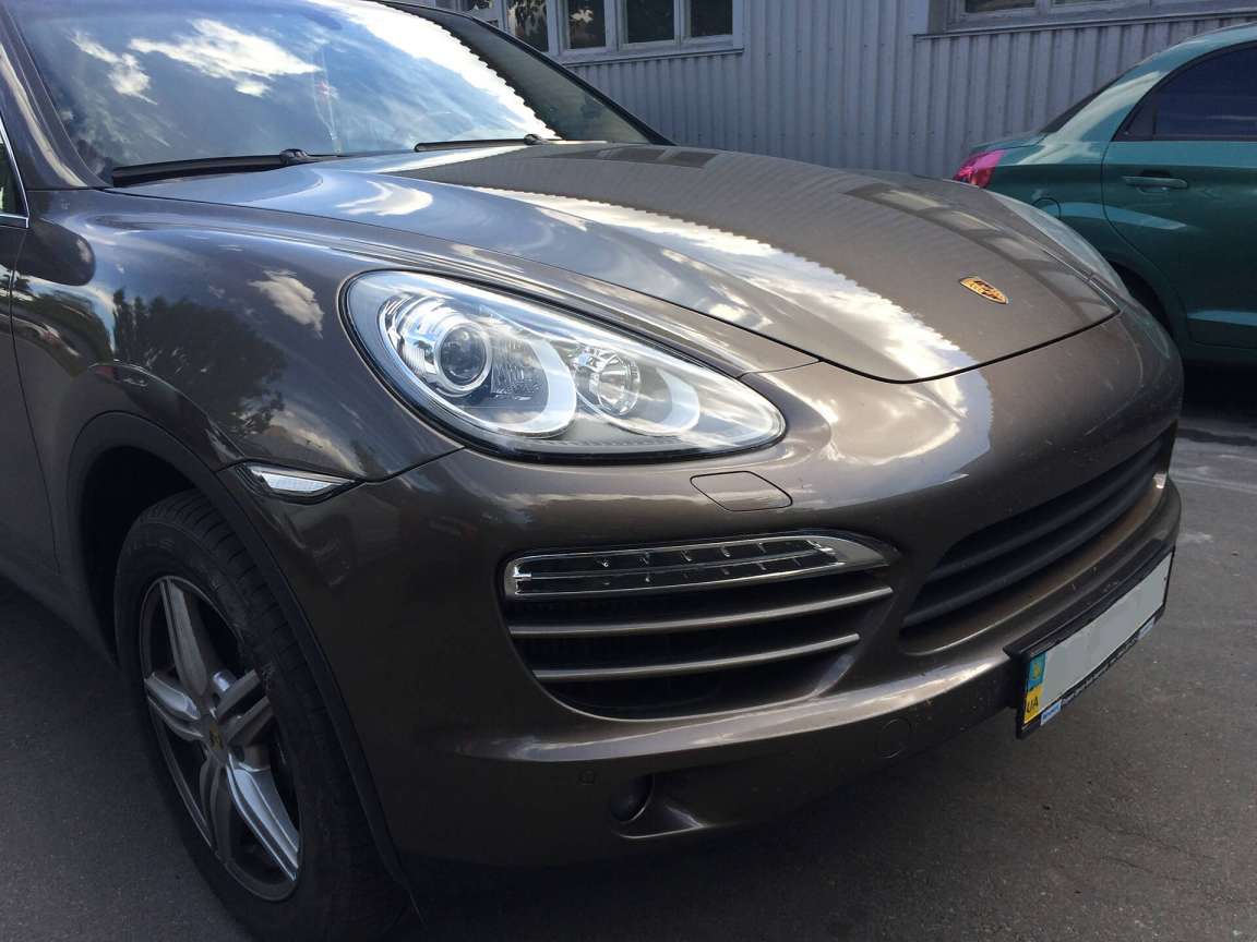 Porsche Cayenne Обклеювання антігравіной плівкою