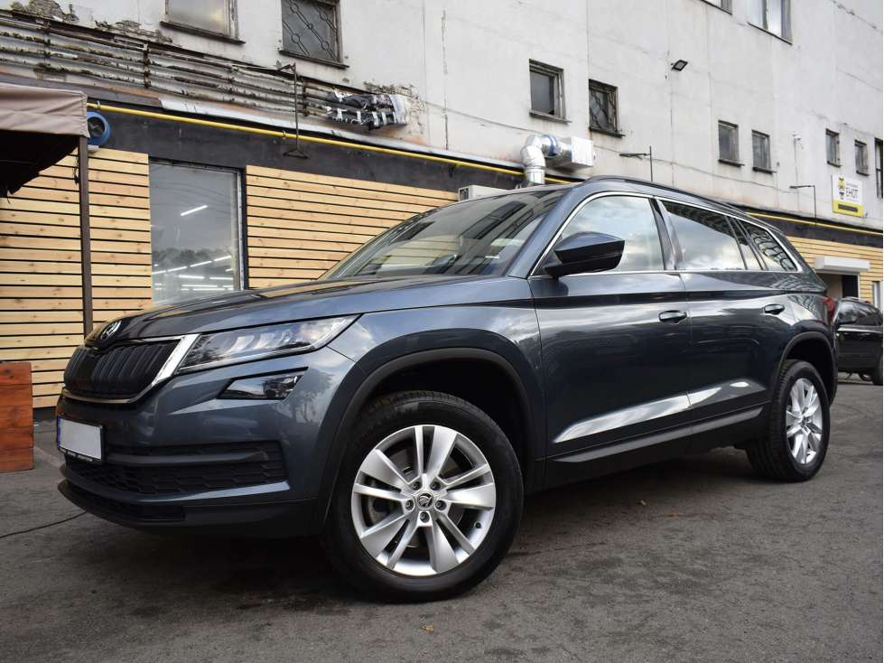 Skoda Kodiaq детейлинг мойка двигателя и полировка кузова