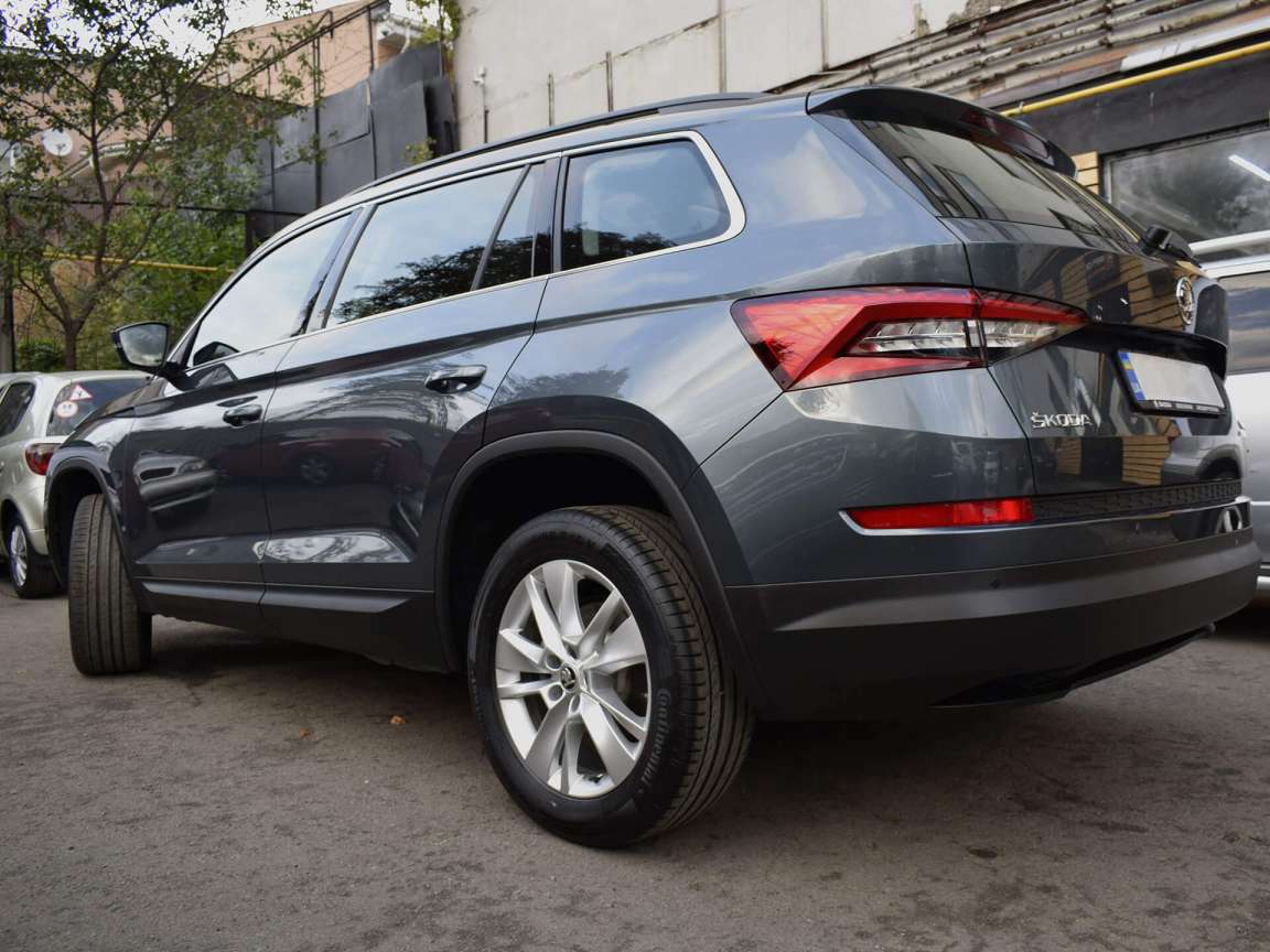 Skoda Kodiaq детейлинг мойка двигателя и полировка кузова