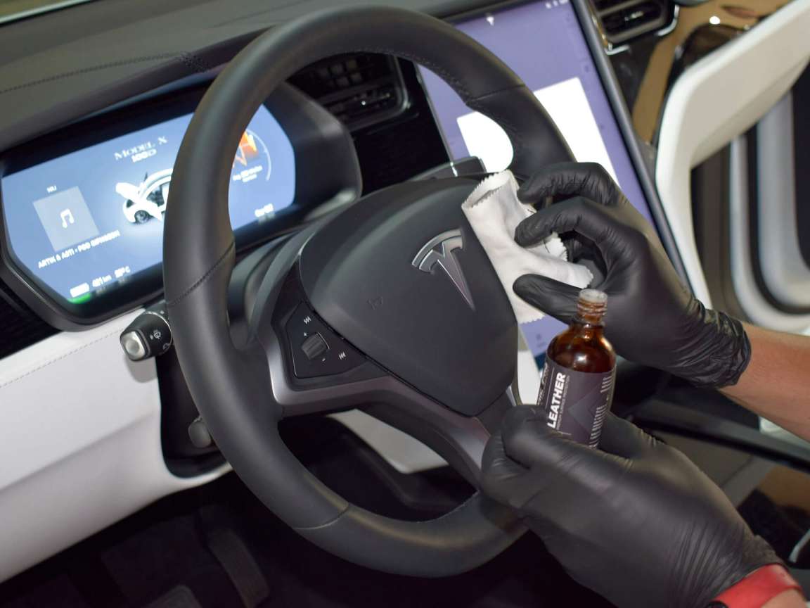 Tesla Model X комлпекс детейлінг послуг 